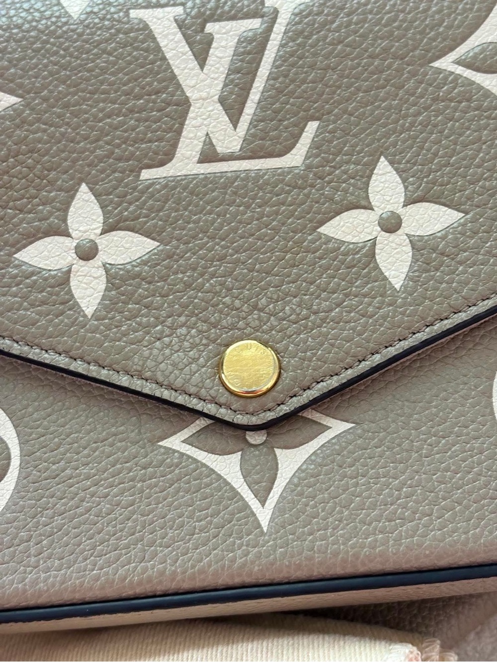 Rare Louis Vuitton Felicie Taupe Monogram Envelope Chain Wallet - Picture 9 of 16